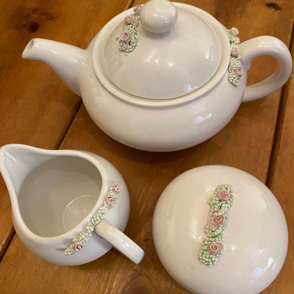 Myra McDonnell 1970 Roses Tea Set